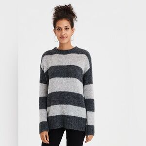American Eagle Women’s Striped Gray and Black Sweater